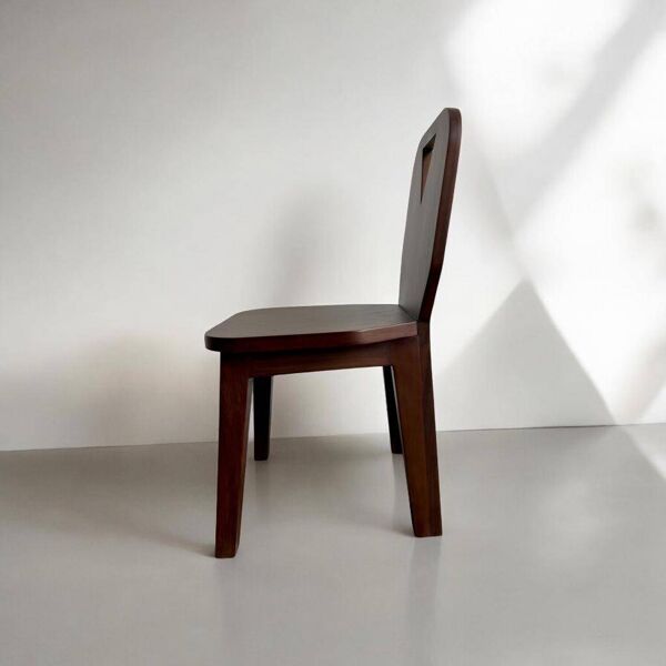 Chaise brutaliste rétro en teck massif foncé (plusieurs en stock !)