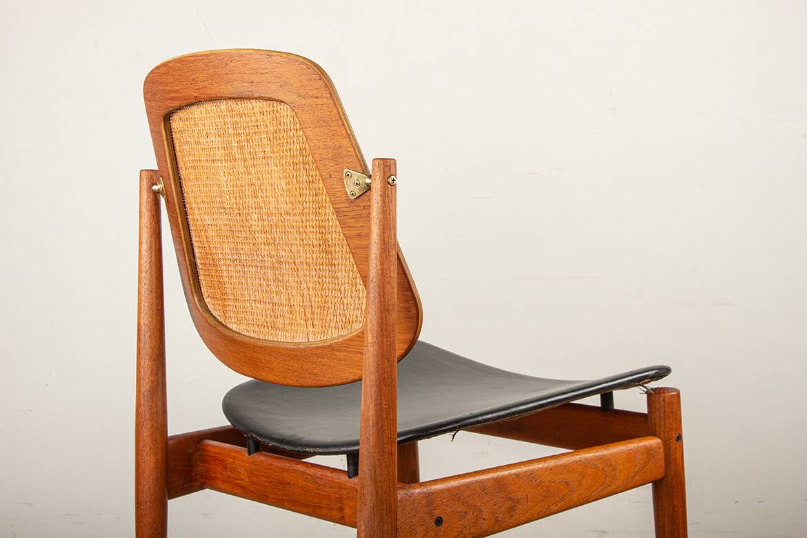 6 Danish chairs in teak, caning and leather, model FD 187 by Arne Vodder.