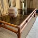Grande table basse bambou et verre fumé