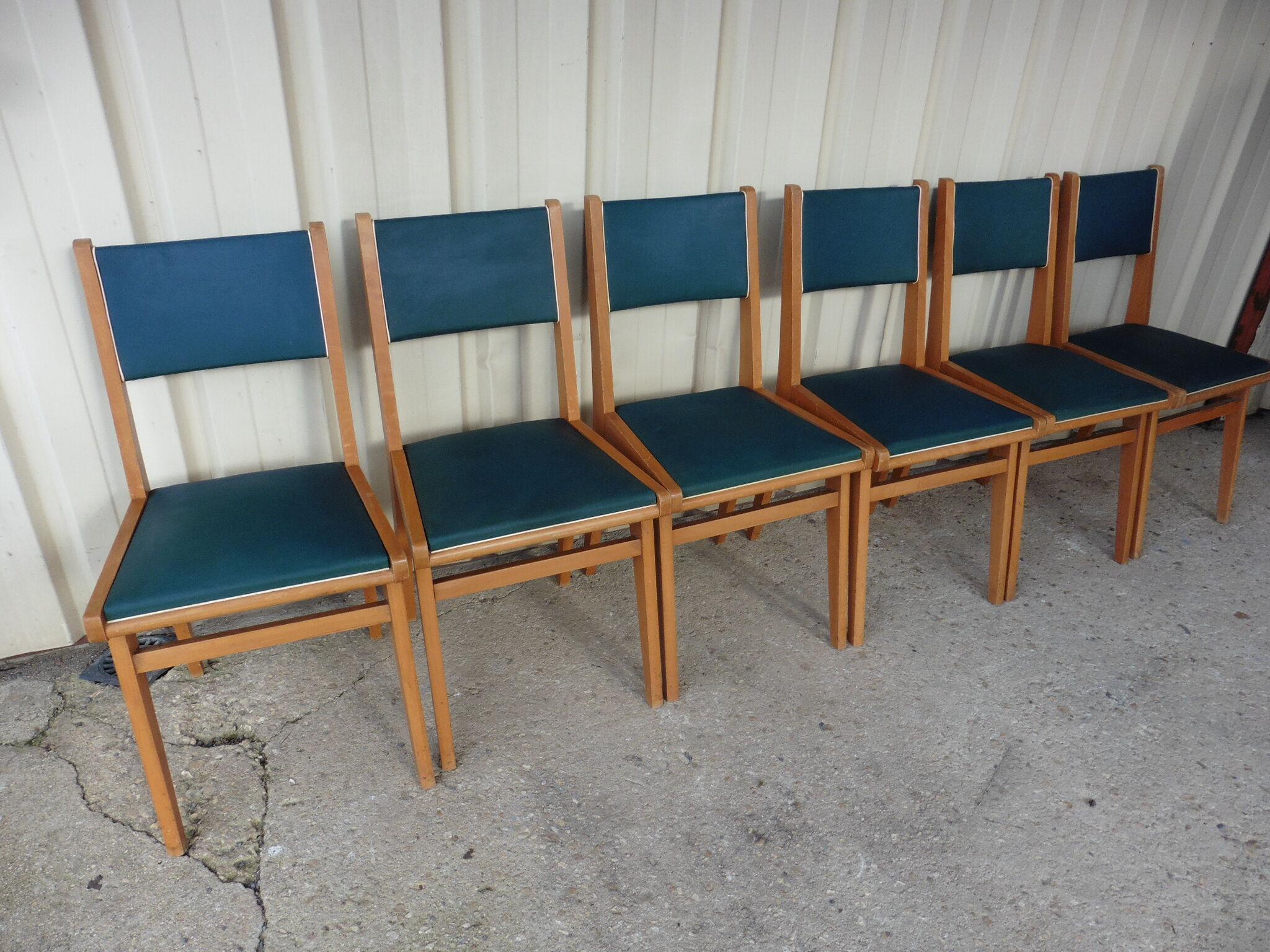 Lot de 6 chaises en skaï vert  1960