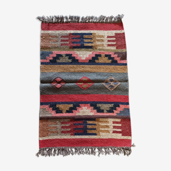 Kilim carpet in burlap and cotton. 60cm x 100cm