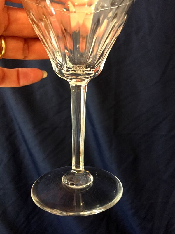 Suite de 6 verres a pied pour vin cuit ou digestif en cristal taille