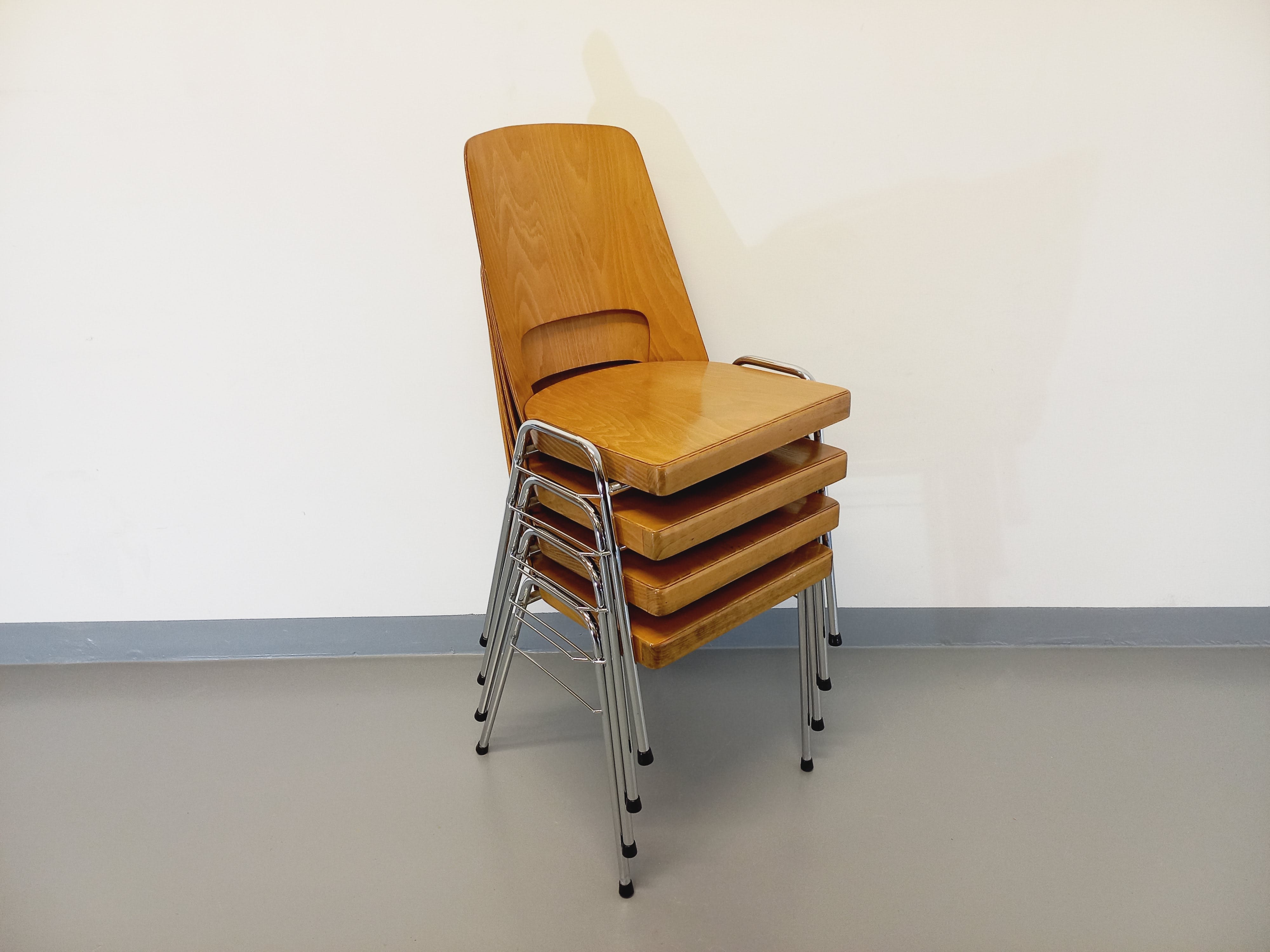 4 vintage stackable chairs model barrel Manhattan brand Baumann brand 70s