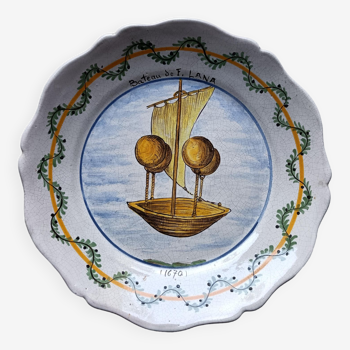 Plate XVIII ° scalloped with flying machine pattern