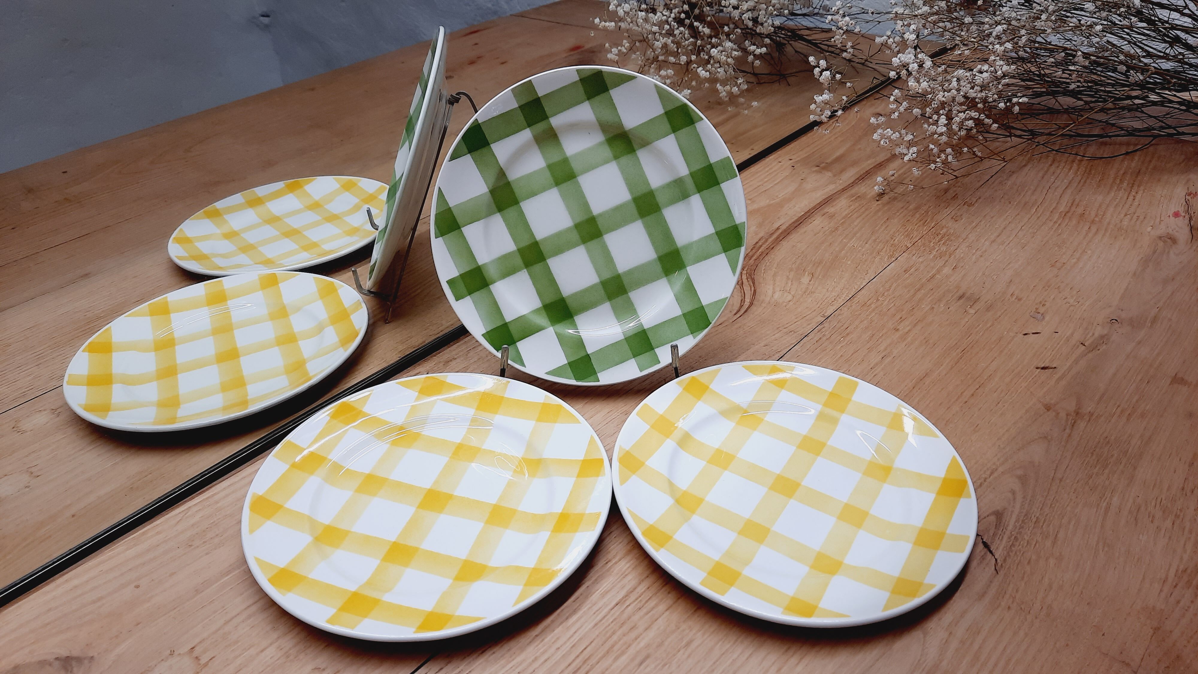 Lot 3 dessert plates Tablecloth