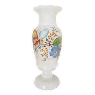 Vase en verre opalin fleurs peintes à la main 1900