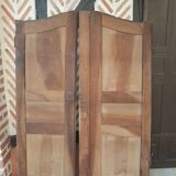 Ancienne paire de portes d'armoire forme arrondie