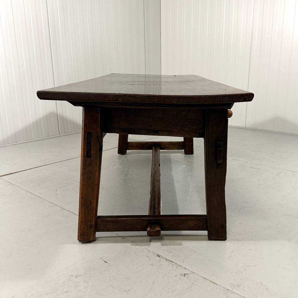 Table basse espagnole antique brutaliste