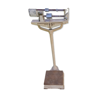 Old pharmacy person weighing