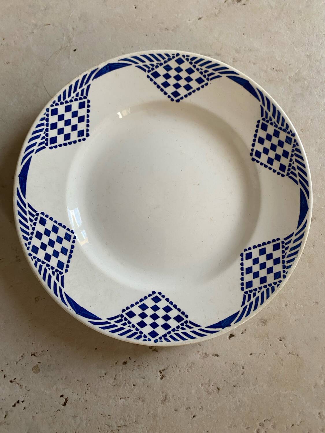 Plates model Pantin mill of wolves