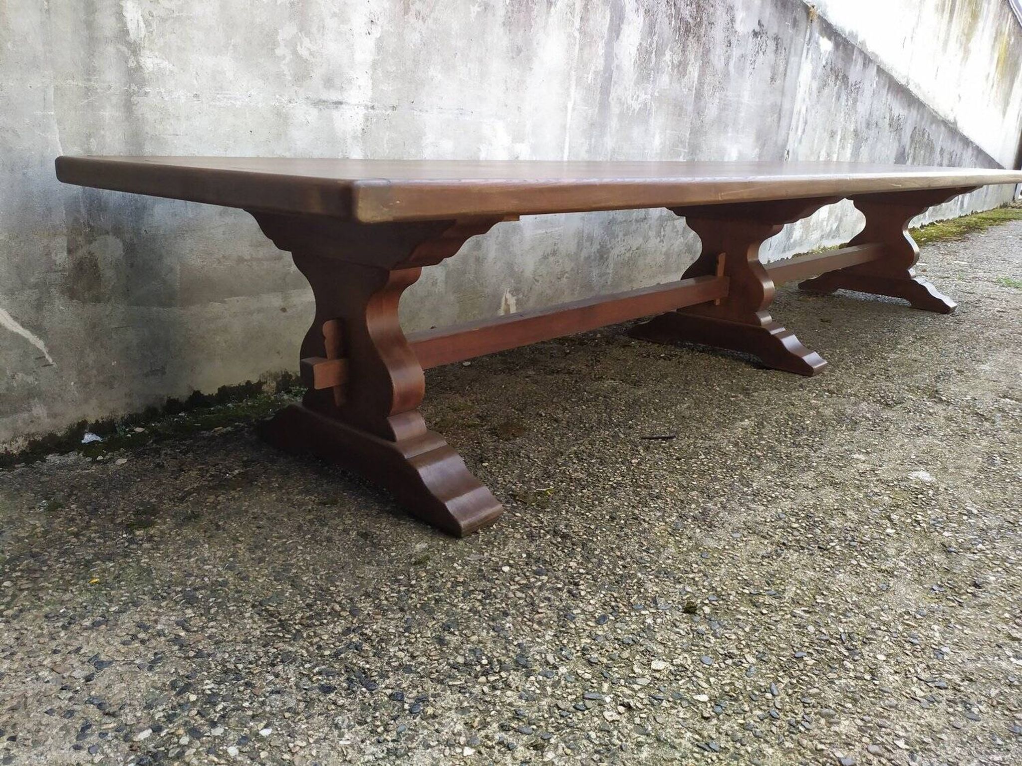 Table de conférence monastère chêne