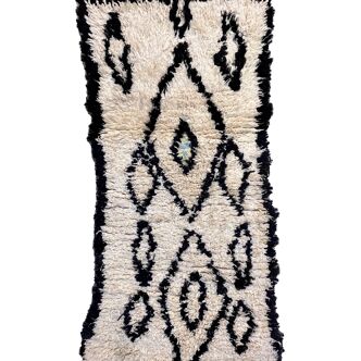 Azilal white and black Moroccan rug - 167 x 72 cm