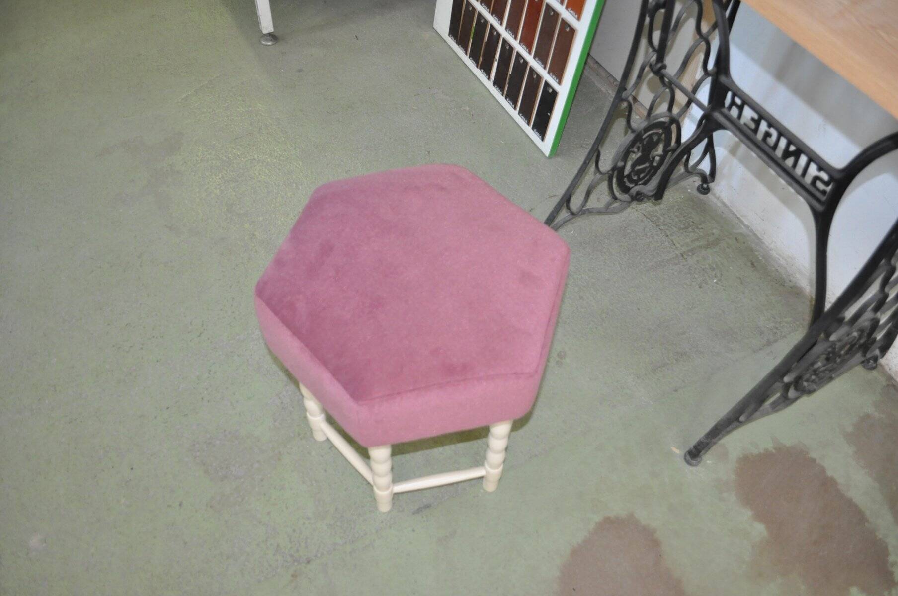 Mid-Century stool in mauve velvet and painted white wood, 1950s legs.
