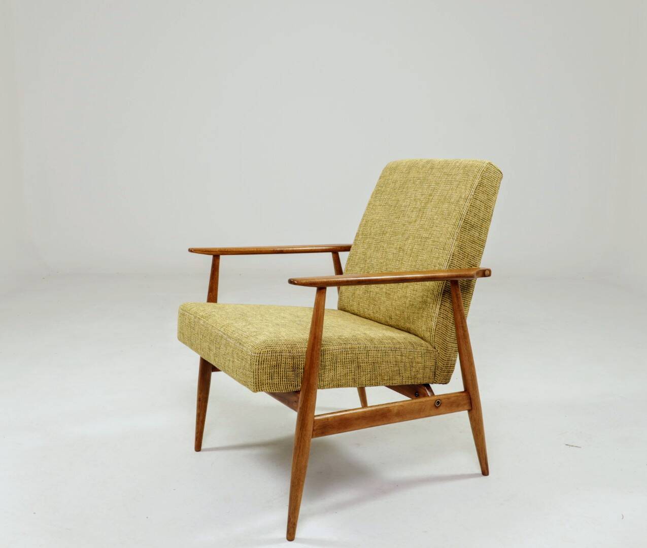 Fauteuil vintage olive vert design by H.Lis