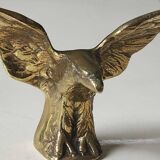Eagle figurine sculpture with outstretched wings, in solid brass. Size 8 x 15 cm