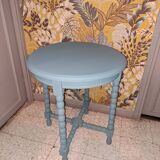 Table basse ronde en bois massif  à 4 pieds datant des années 1950 repeinte