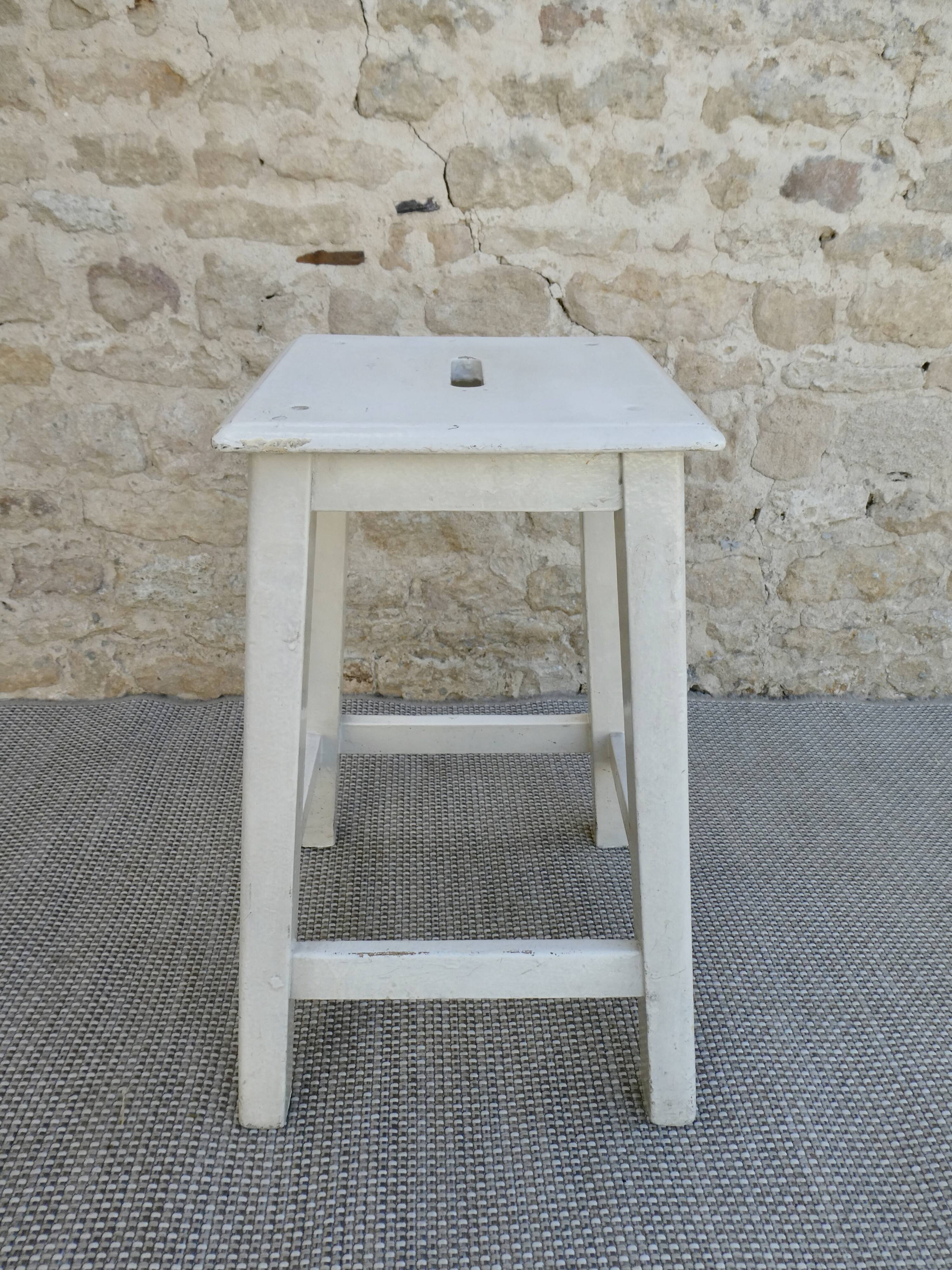 Handle stool
