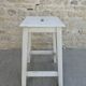Tabouret à poignée, en bois, patine d'origine