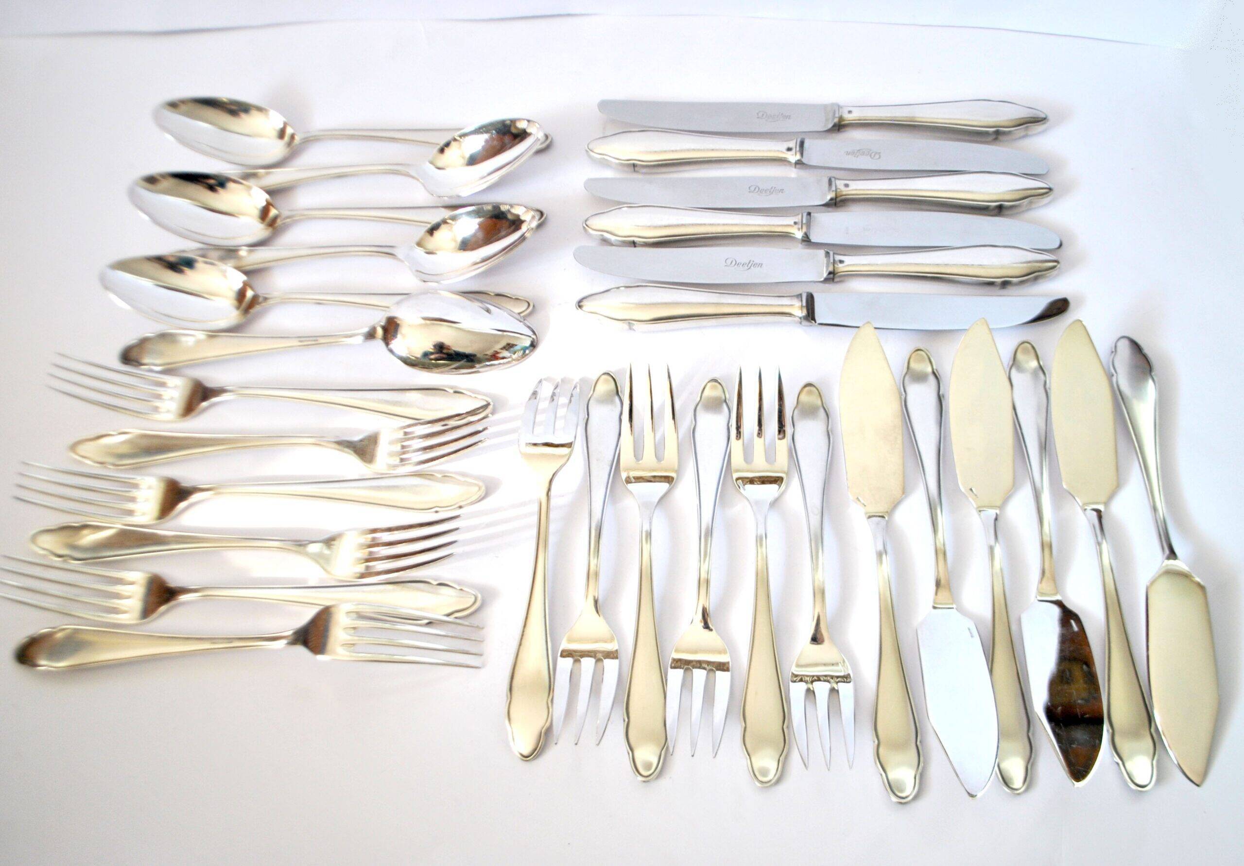 DEETJEN 30-piece modernist cutlery set with scalloped edges