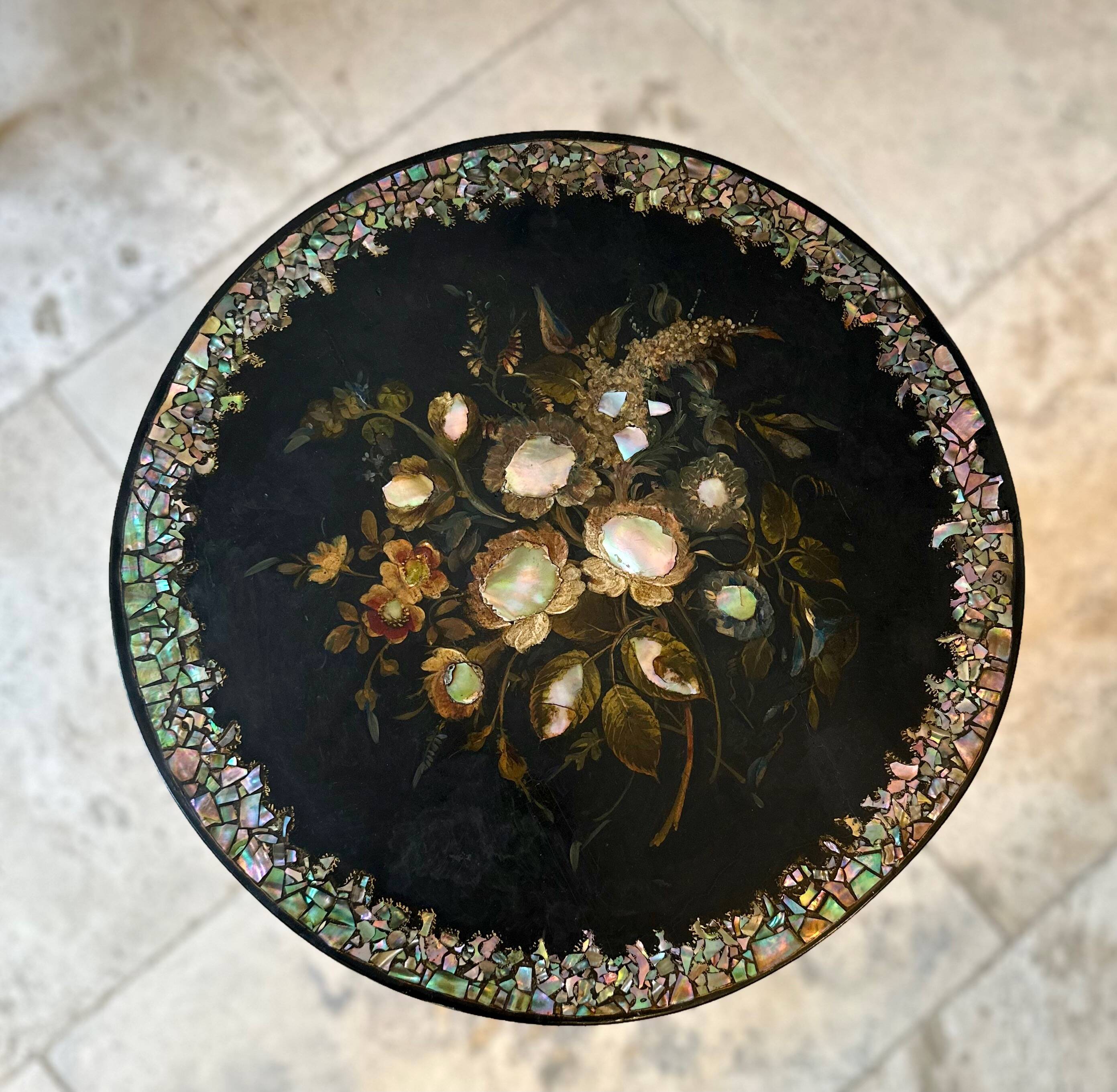 Blackened wooden pedestal table from the 19th century Napoleon III burgundy, decorated with mother-of-pearl