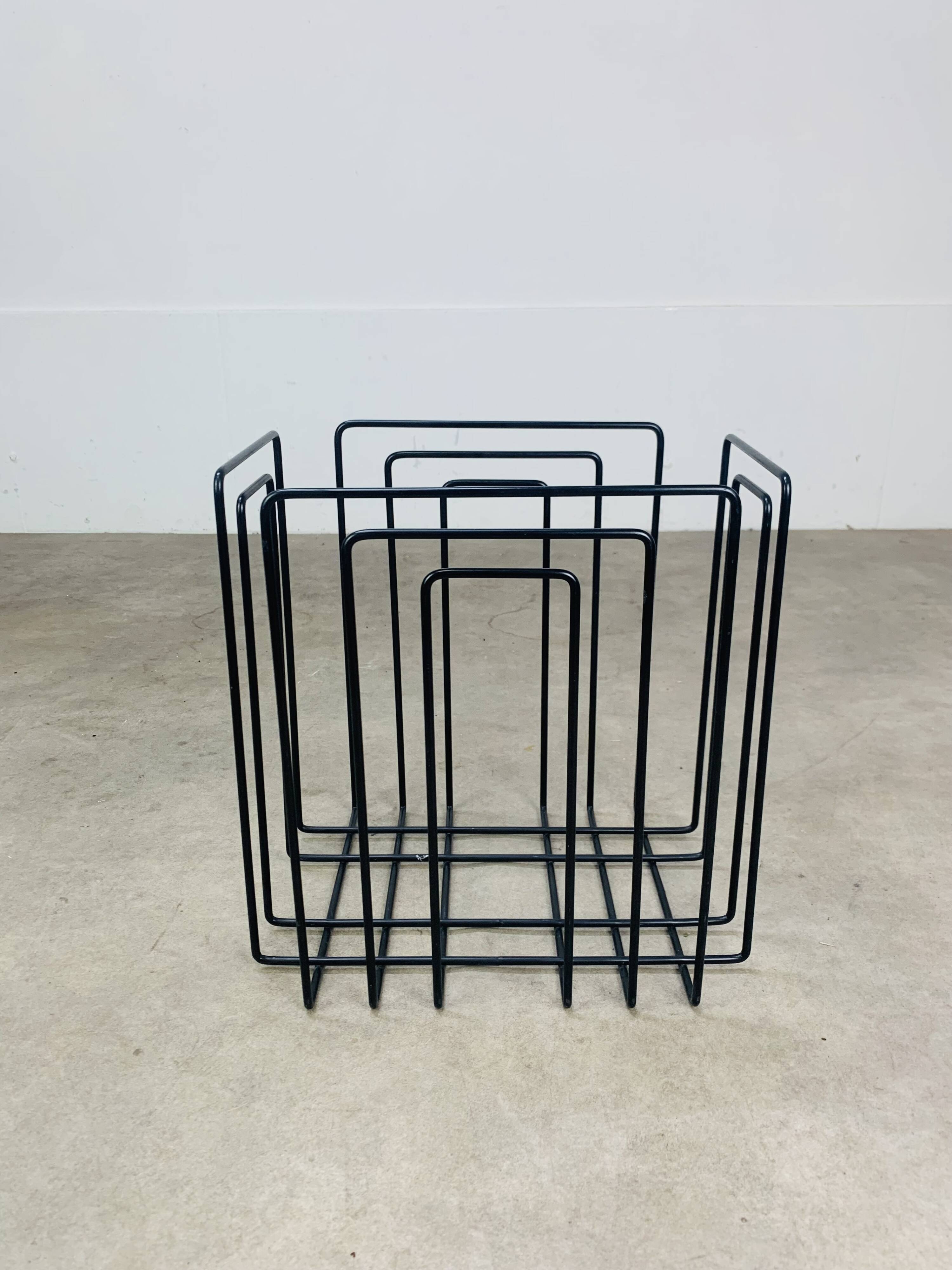 Black metal magazine rack by Willy Glaeser for TMP, 1980s.