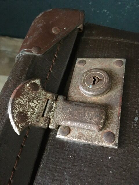 Vintage brown suitcase handle in Bakelite
