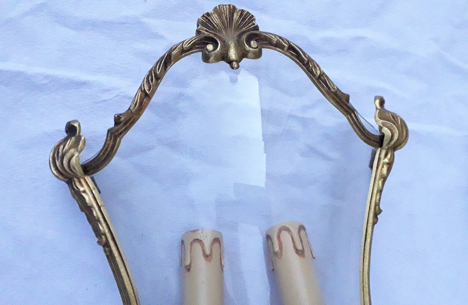 Paire d'appliques en bronze et verre