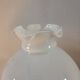 Paire de lampes anciennes en opaline et laiton