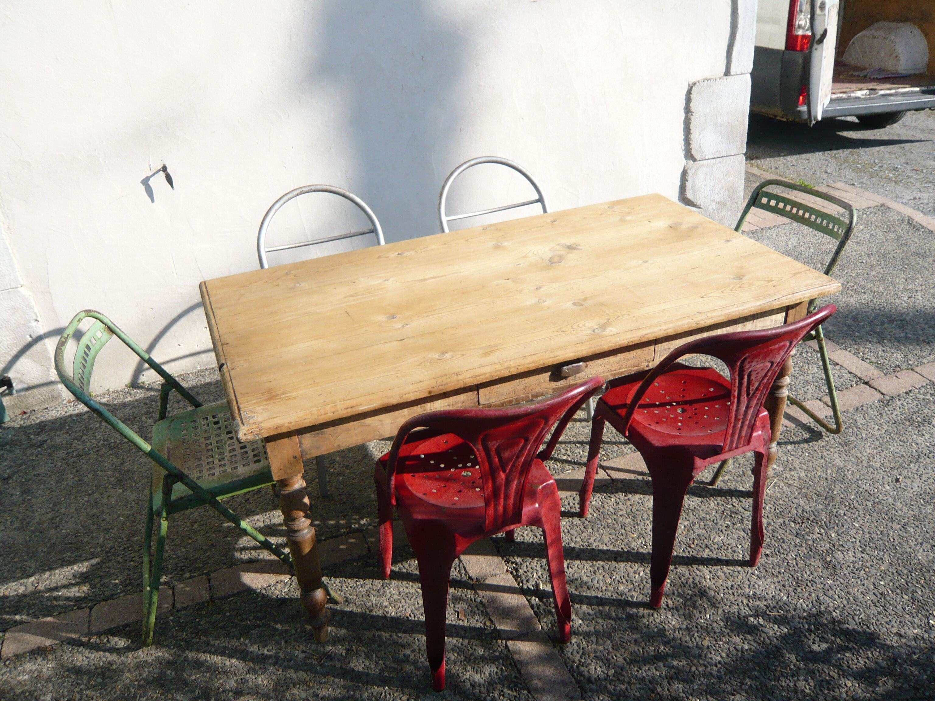 Farm table