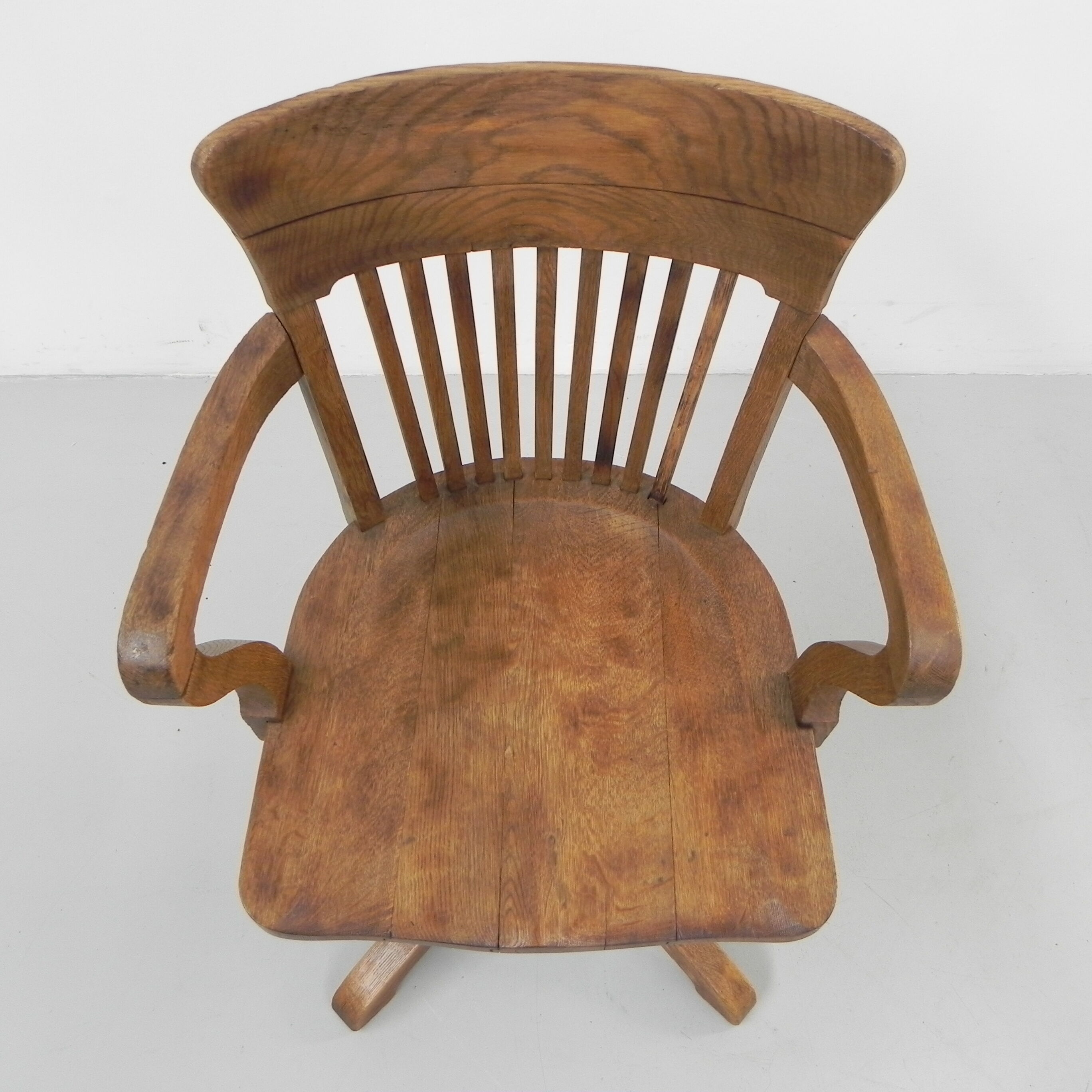 Oak office chair with spring mechanism and armrests