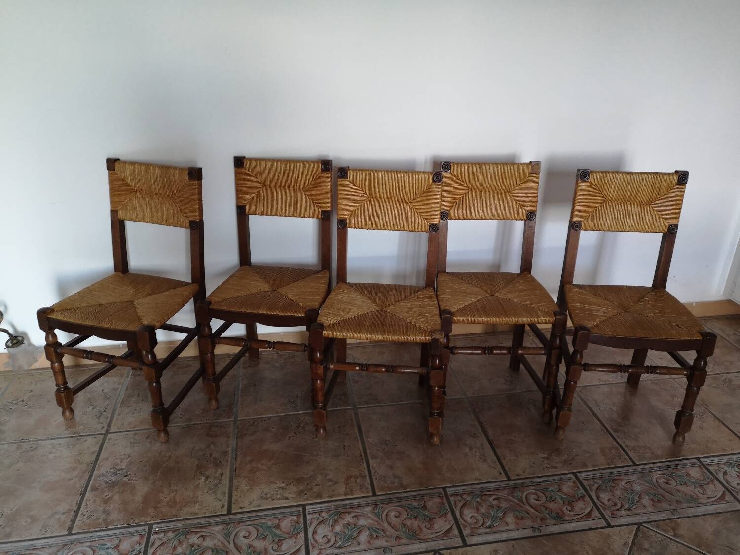 Set of 5 straw chairs