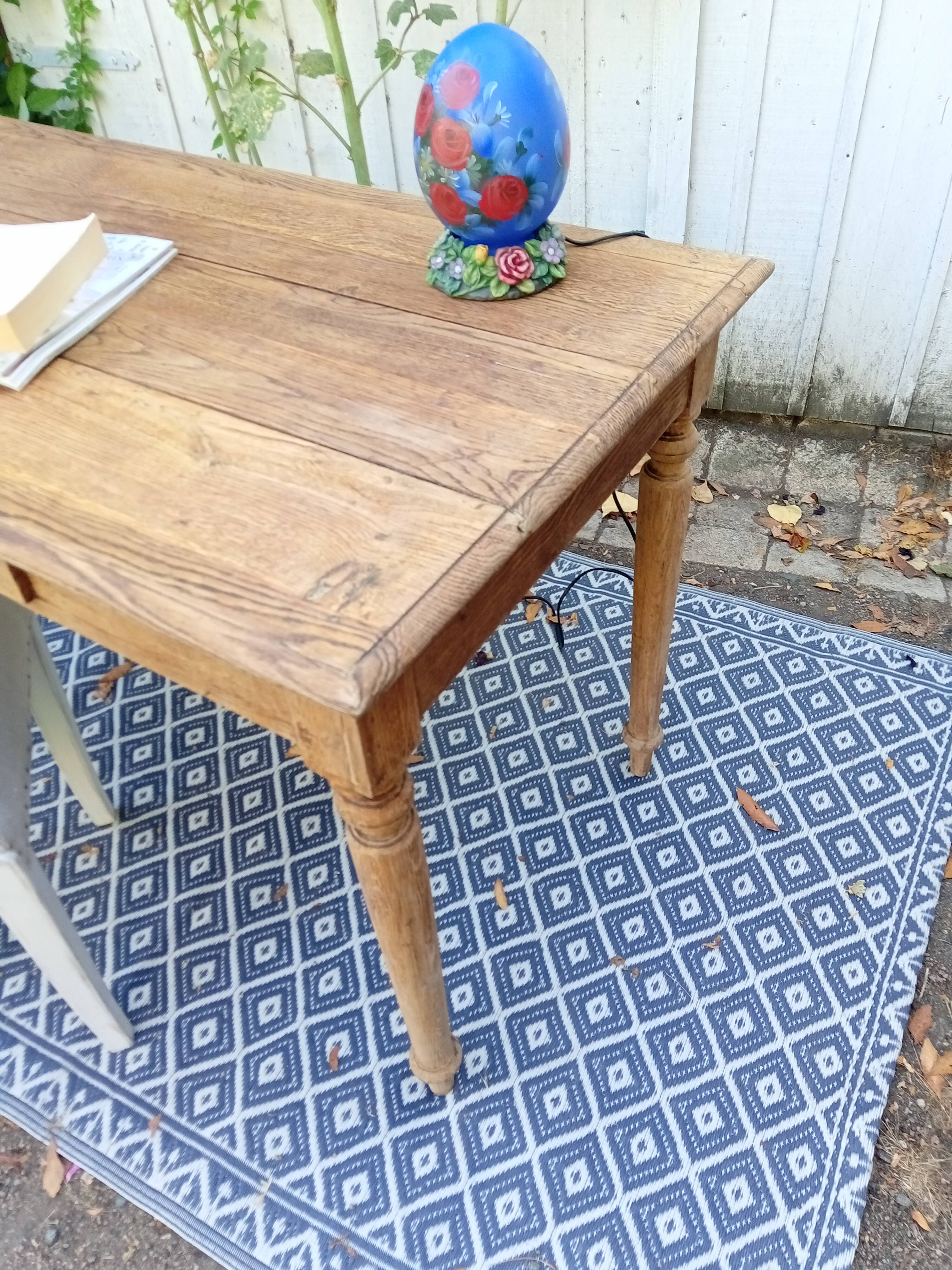 Table / desk