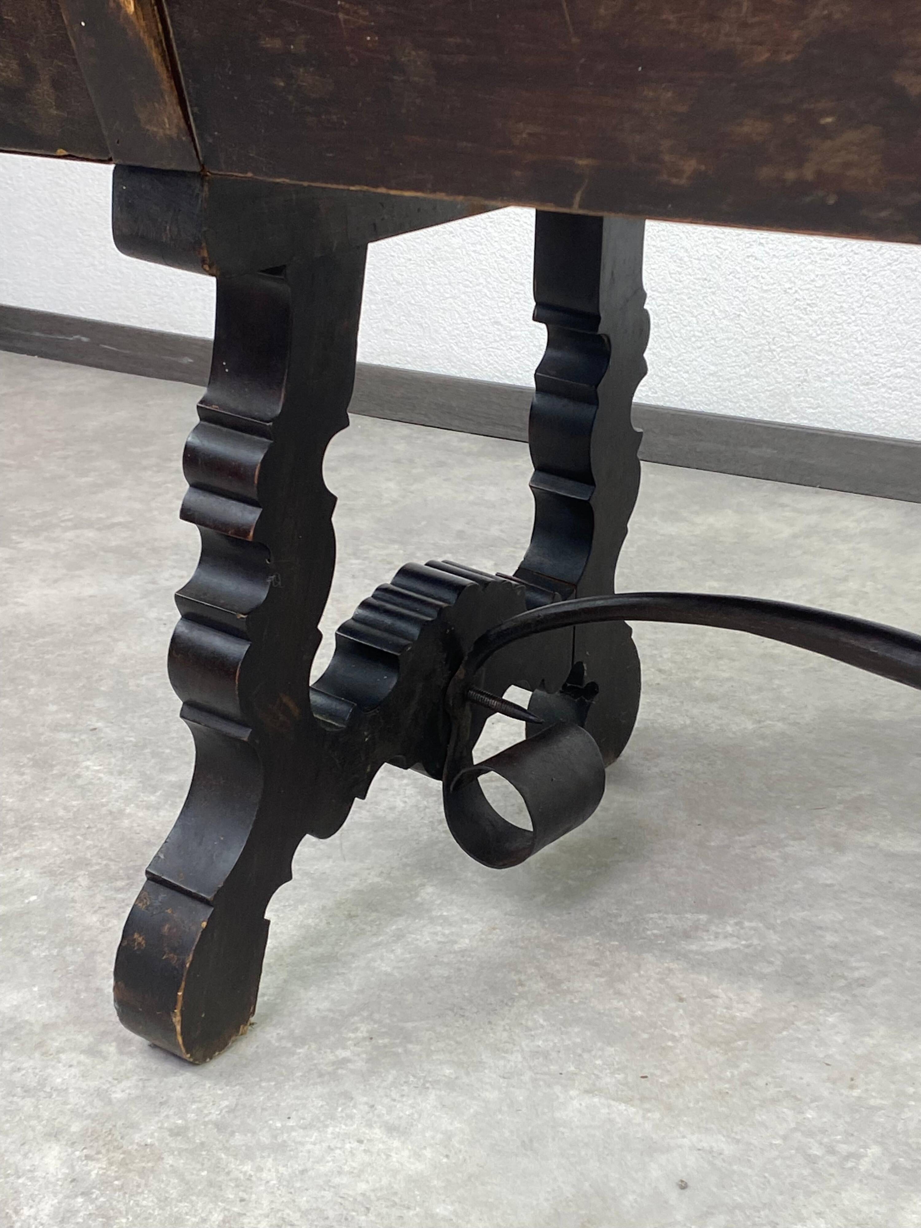 Banc en châtaignier et fer sculpté de la Renaissance espagnole du XIXe siècle