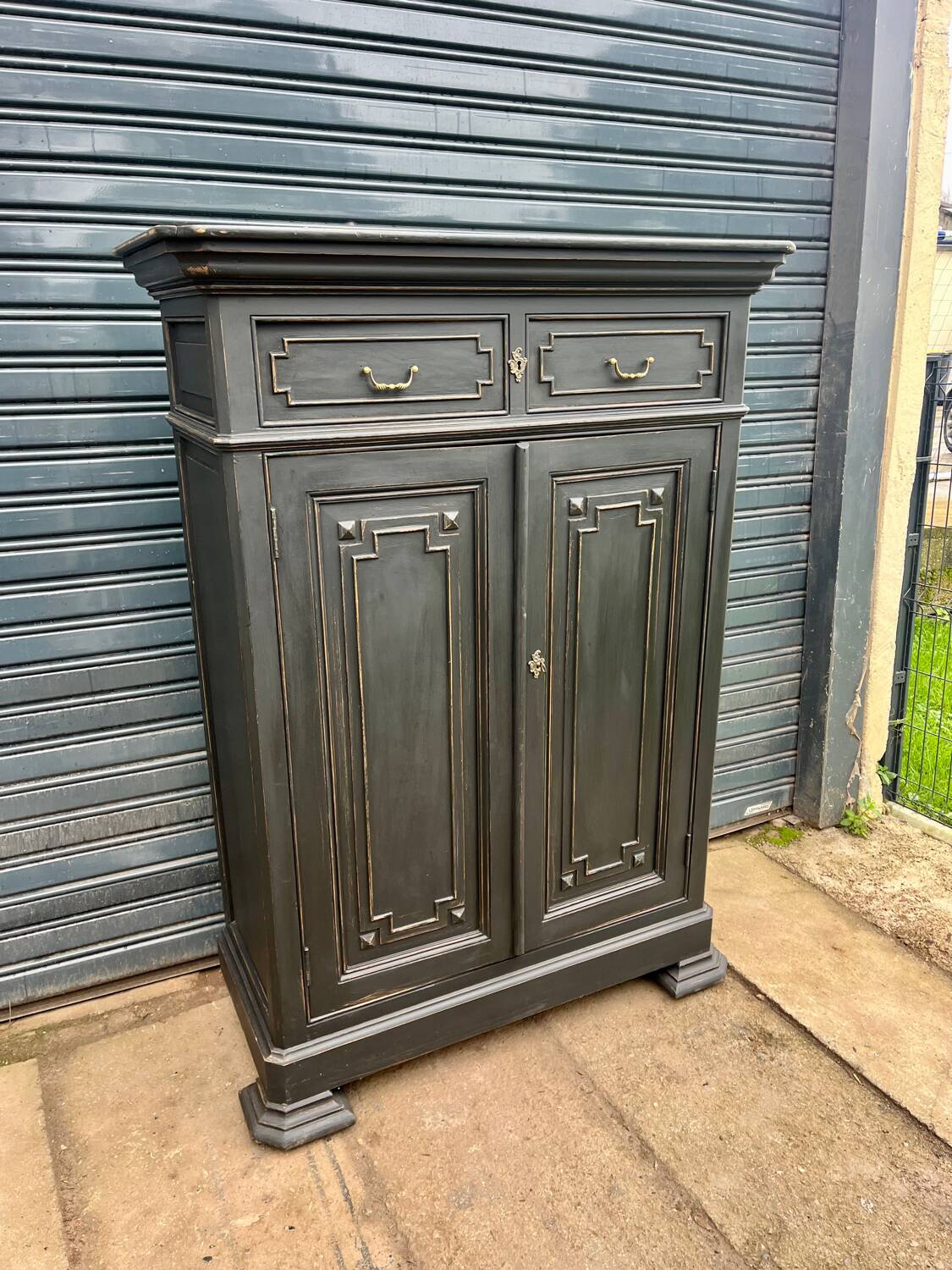 Three-quarter furniture