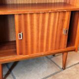 Vintage: Wooden display cabinet with 5 shelves, 4 wooden legs.