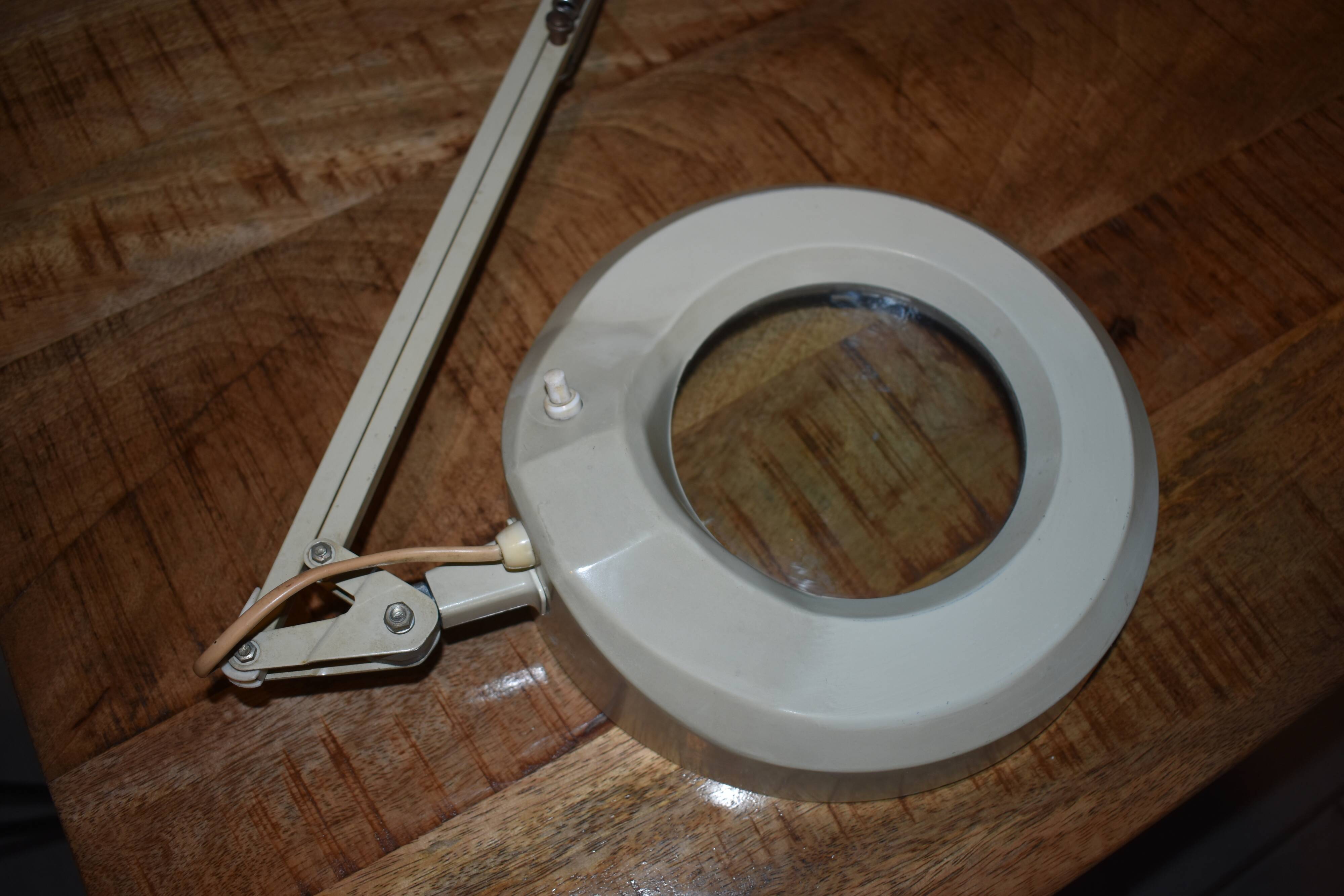 Lampe vintage d'architecte avec loupe qui appartenait au célèbre écrivain François Mauriac -Mérignac
