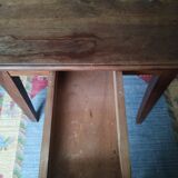 Spindle leg desk