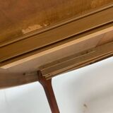Extendable round table