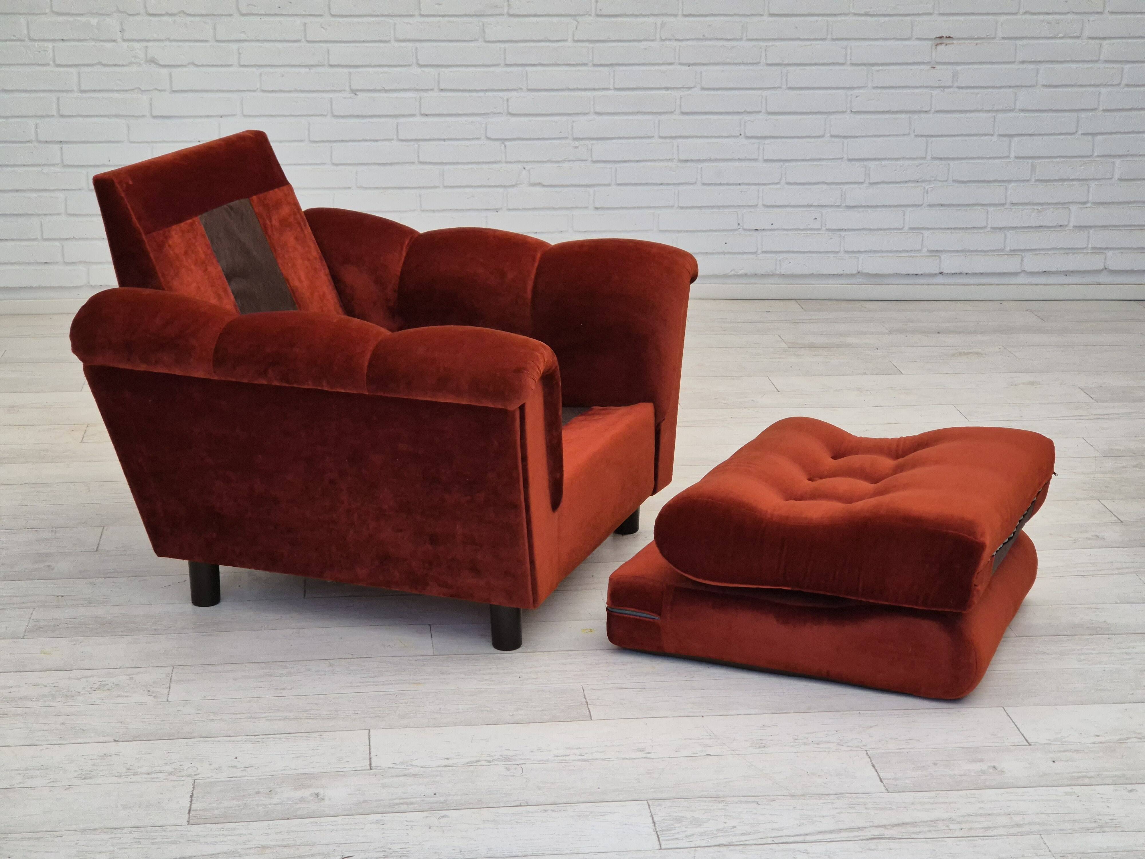 Années 1980, fauteuil relax danois meuble en velours marron/rouge.