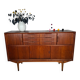 Buffet en teck haut avec tiroirs et portes coulissantes – design scandinave des années 1960.