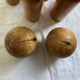 Ancien jeu de 7 quilles 2 boules en bois