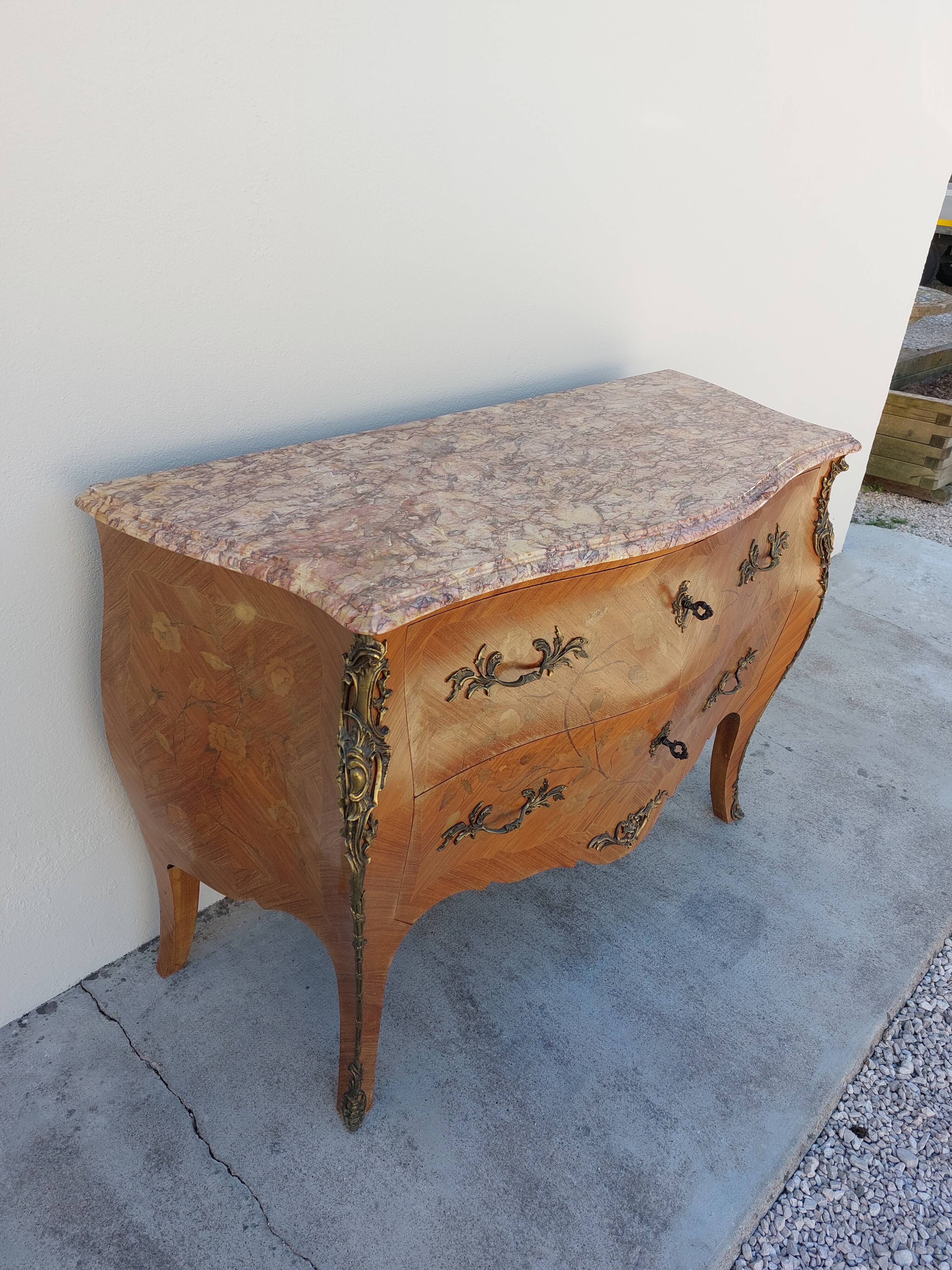 Louis XV chest of drawers in rosewood marquetry