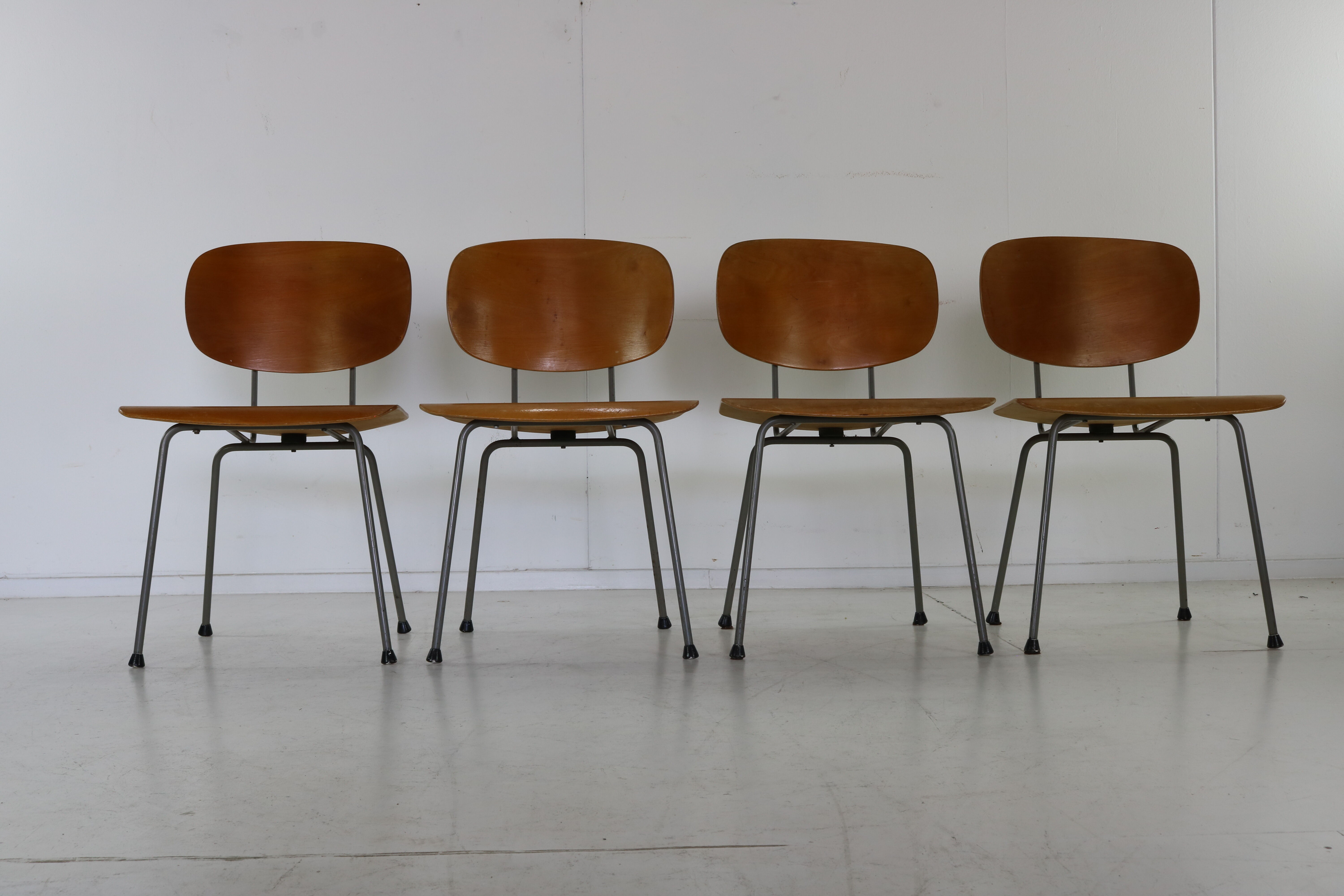 Dutch design dining set by Rietveld for Gispen Holland