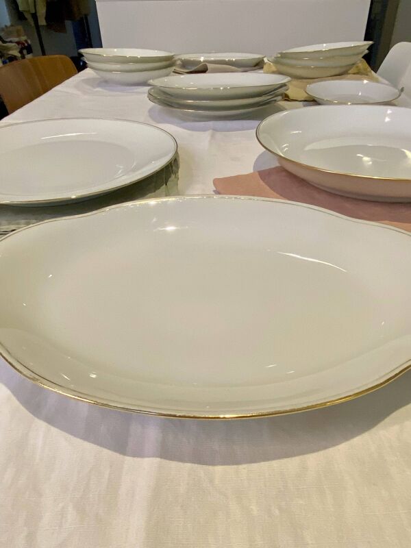 Service de table vintage porcelaine de Limoges blanc liseré or