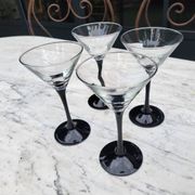 4 verres à cocktail et carafe assortie