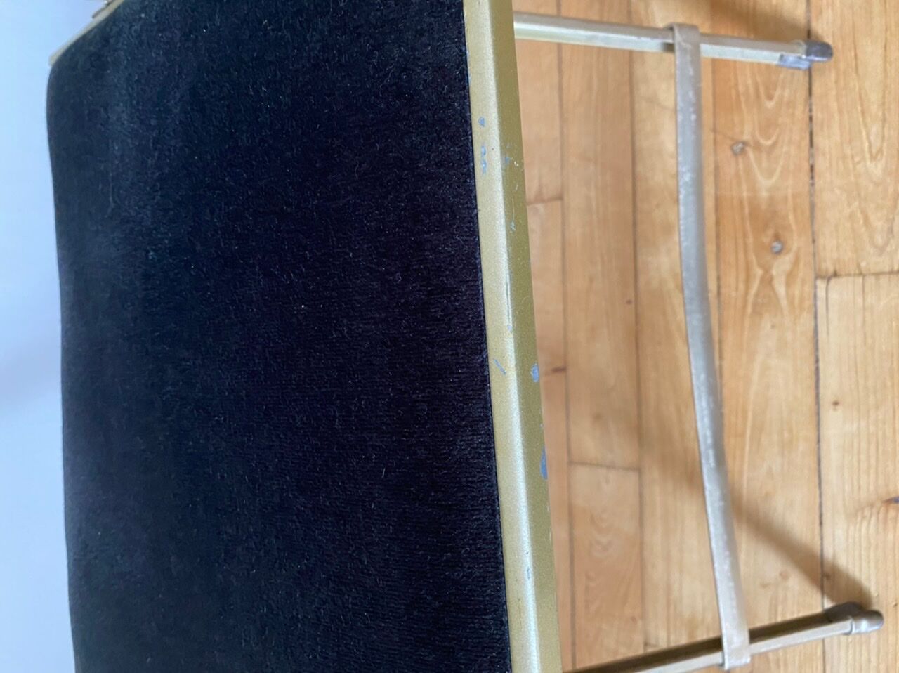 Series of 4 foldable velvet chairs