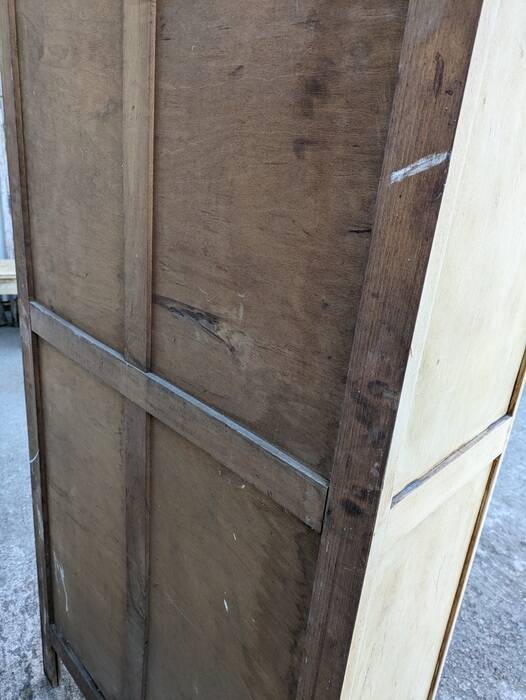 Small Parisian wardrobe