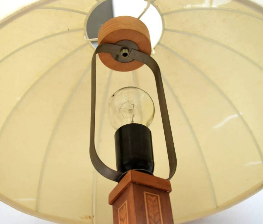 Lampe de table avec incrustations et abat-jour en soie