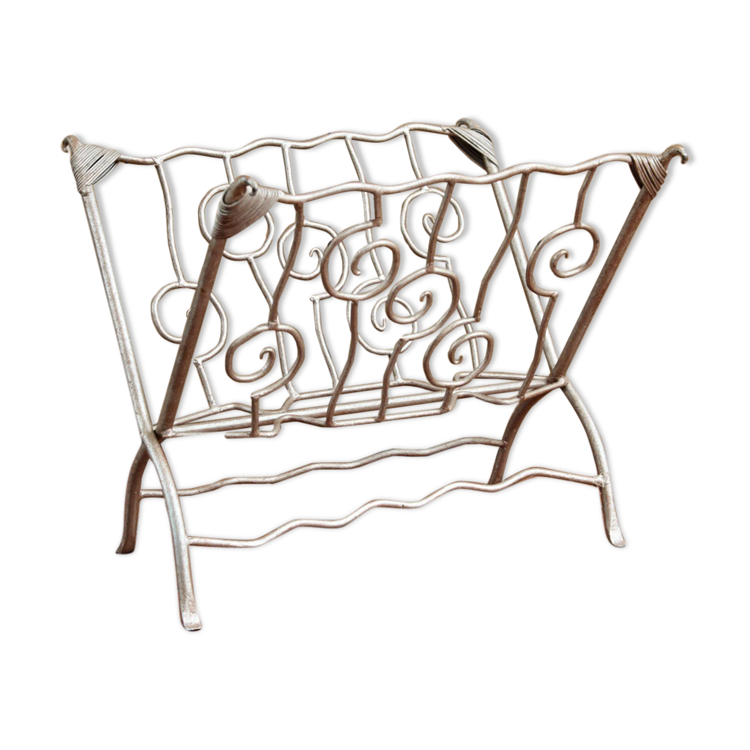 Porte revue artisanal en fer forgé - art populaire