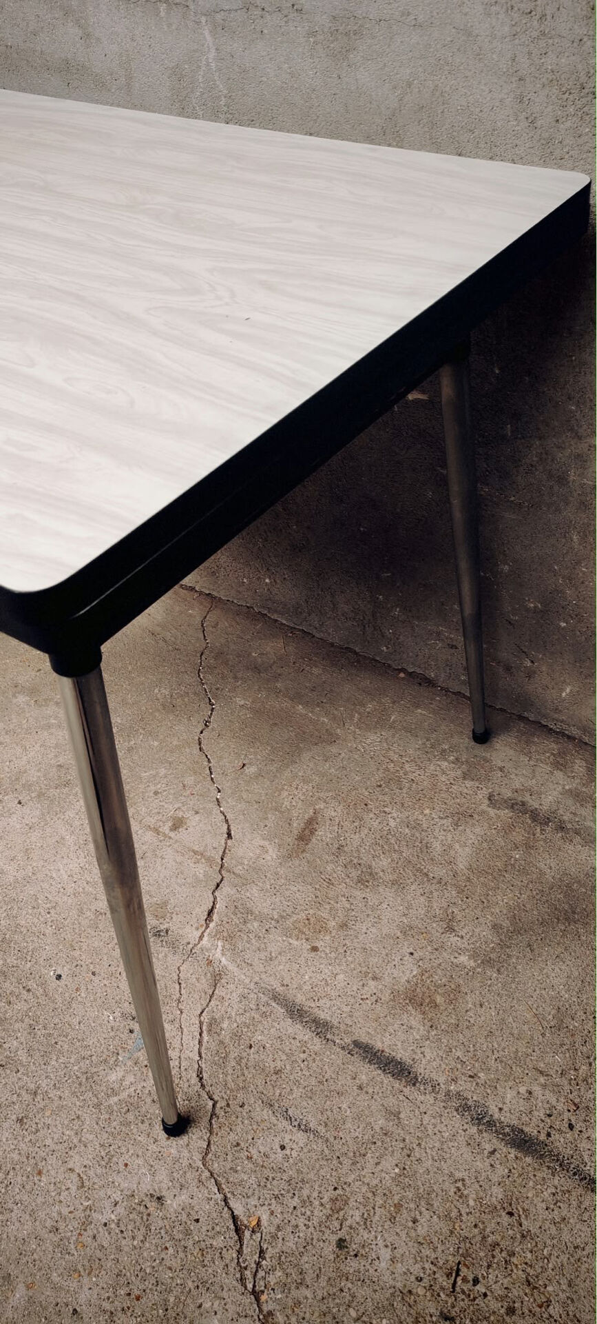 Ensemble table Formica et 2 chaises